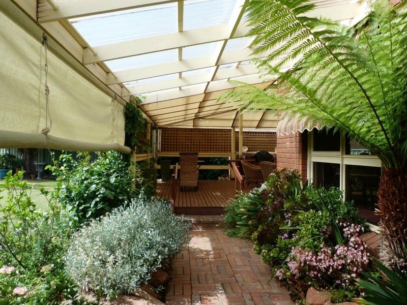 6 Neil Avenue, Benalla VIC 3672