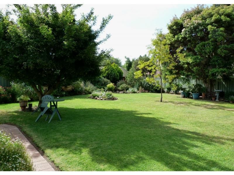 6 Neil Avenue, Benalla VIC 3672