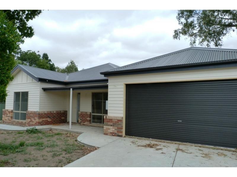 12 Riverview Road, Benalla VIC 3672