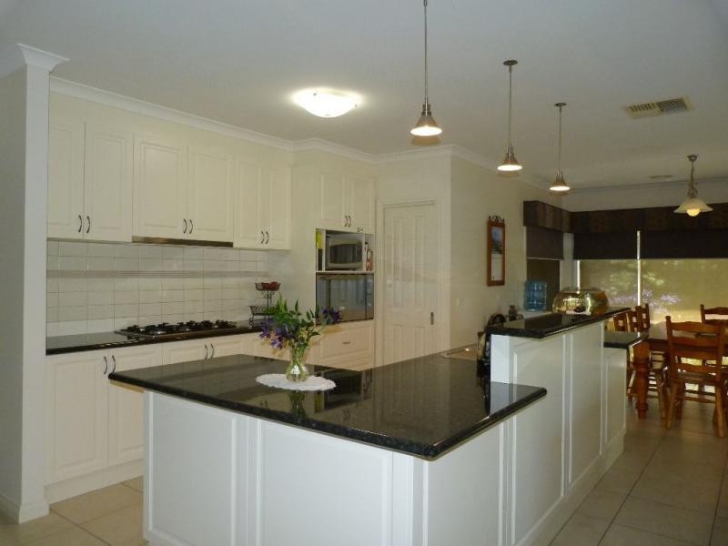 19 Olivers Road, Benalla VIC 3672