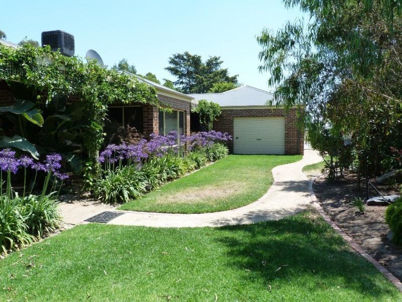 19 Olivers Road, Benalla VIC 3672