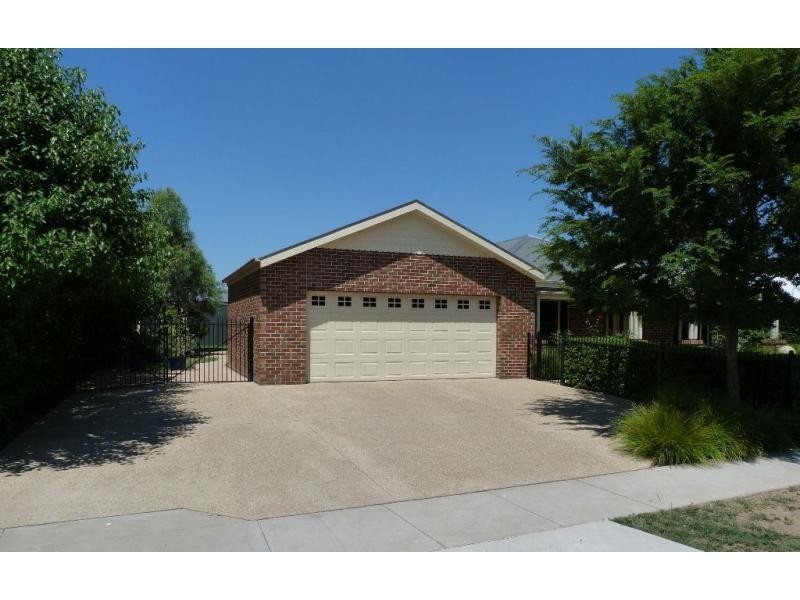 19 Olivers Road, Benalla VIC 3672