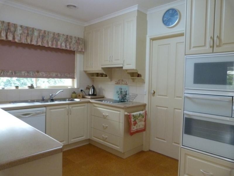 8 River Gum Avenue, Benalla VIC 3672