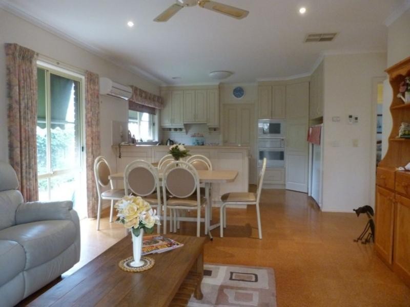 8 River Gum Avenue, Benalla VIC 3672