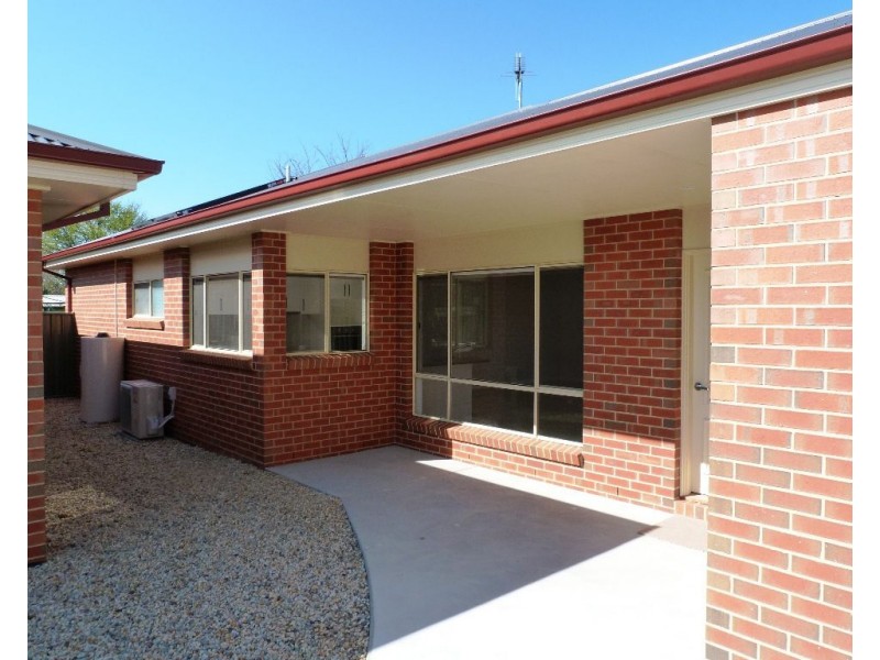 3/2 Meadows Avenue, Benalla VIC 3672