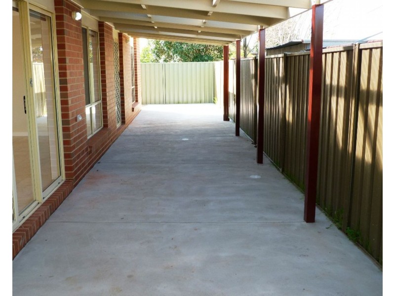 3/2 Meadows Avenue, Benalla VIC 3672