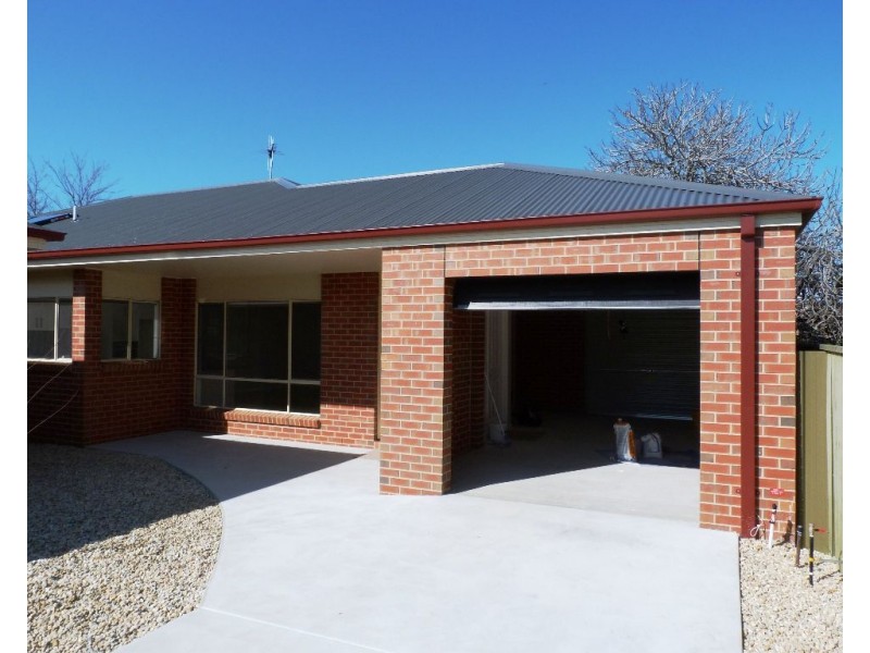 3/2 Meadows Avenue, Benalla VIC 3672