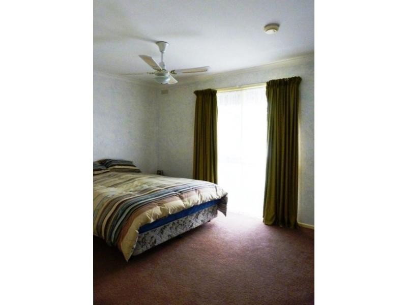 11 Oak Avenue, Benalla VIC 3672