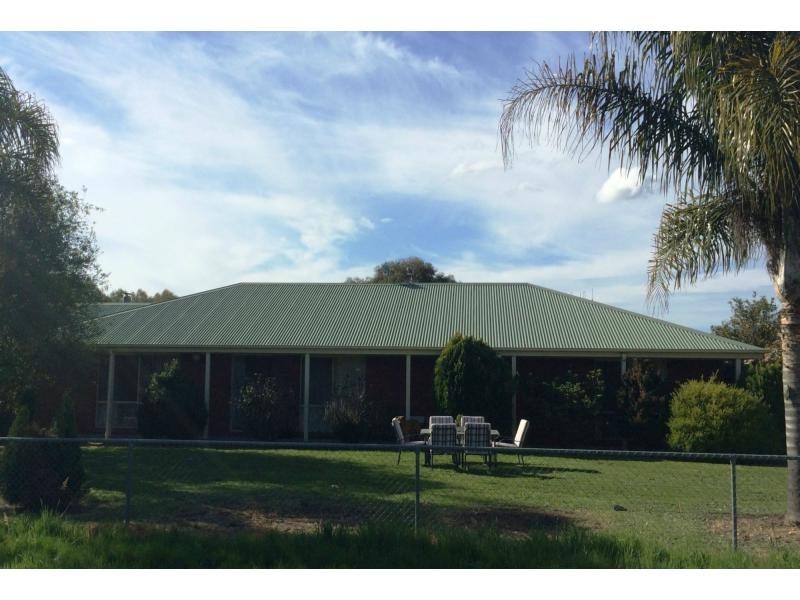 74 Willis Little Drive, Benalla VIC 3672