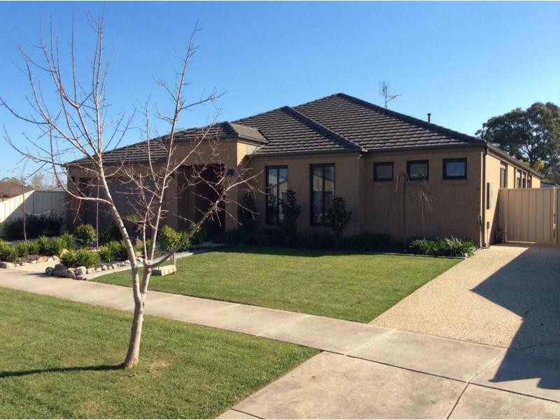 3 Sir Edward Drive, Benalla VIC 3672