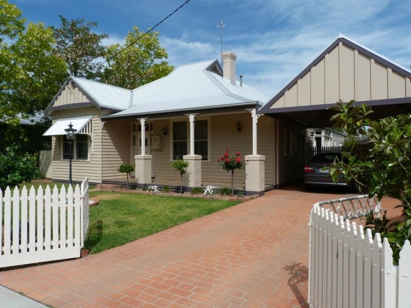 18 Gray Street, Benalla VIC 3672