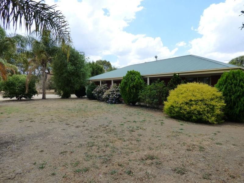 74 Willis Little Drive, Benalla VIC 3672