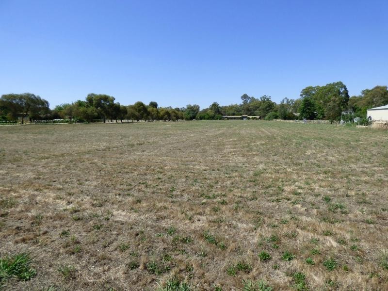 75 Willis Little Drive, Benalla VIC 3672