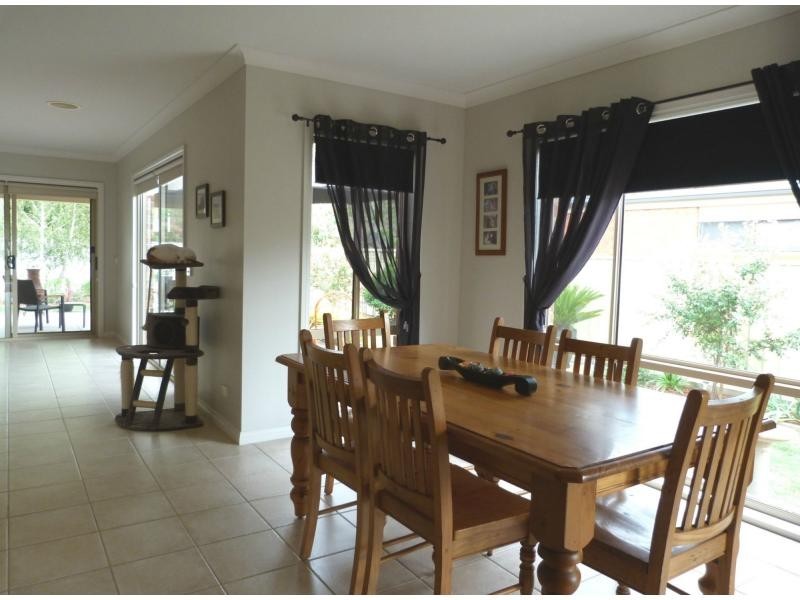 8 Wattletree Grove, Benalla VIC 3672