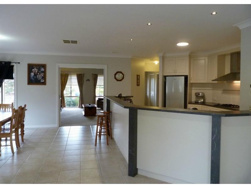 8 Wattletree Grove, Benalla VIC 3672