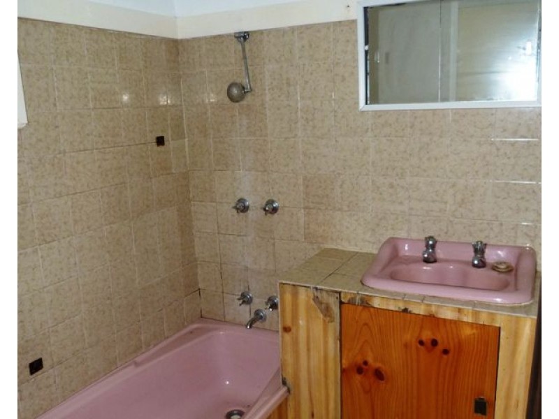 27 Railway Parade, Benalla VIC 3672