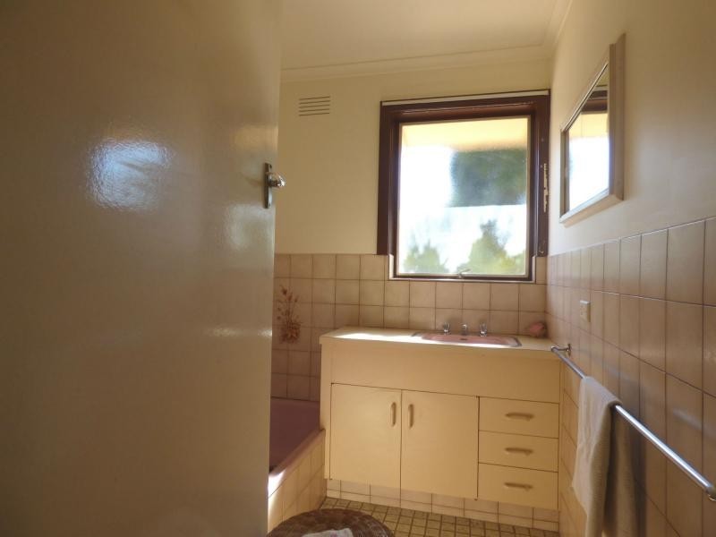 7 Munro Avenue, Benalla VIC 3672