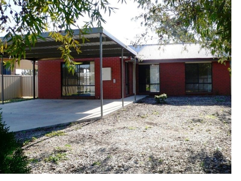 12 Robinson Court, Benalla VIC 3672