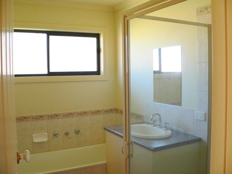 12 Robinson Court, Benalla VIC 3672