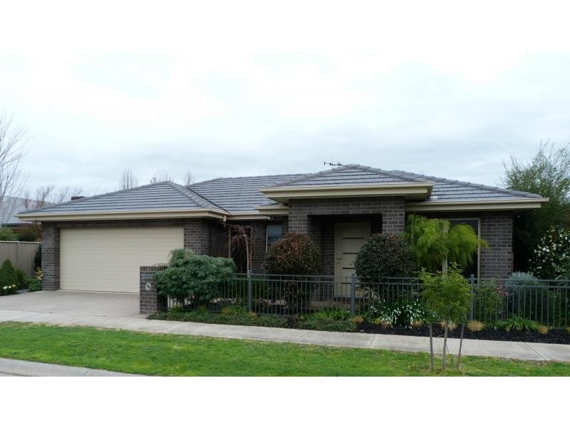 2 Trewin Street, Benalla VIC 3672