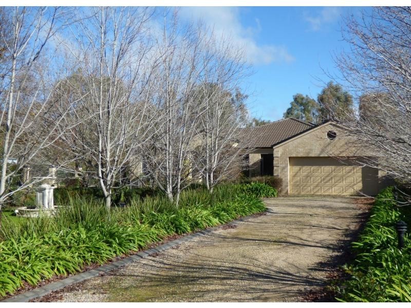 18 Shawbrook, Avenue, Benalla VIC 3672