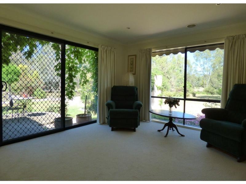 18 Shawbrook, Avenue, Benalla VIC 3672