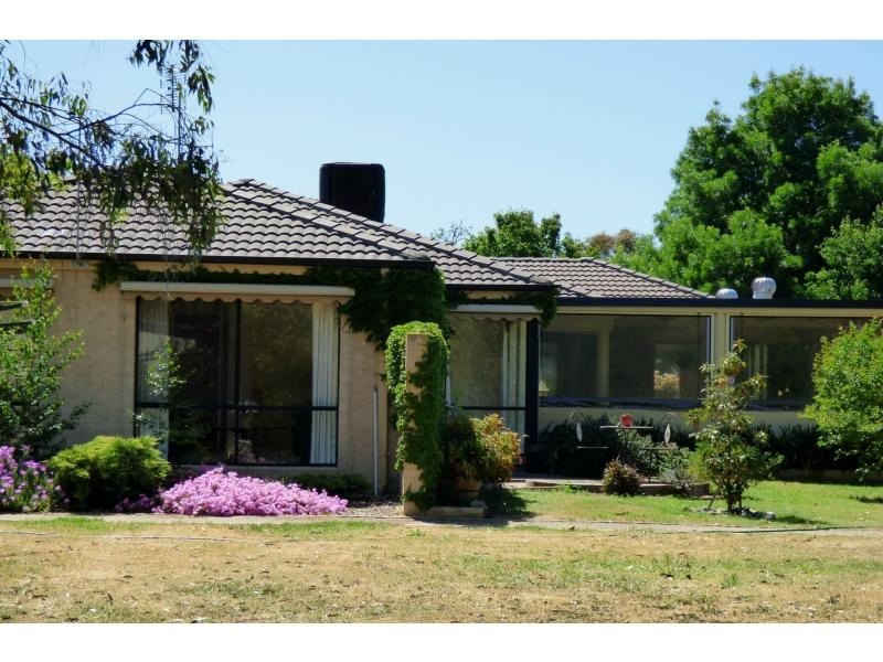 18 Shawbrook, Avenue, Benalla VIC 3672