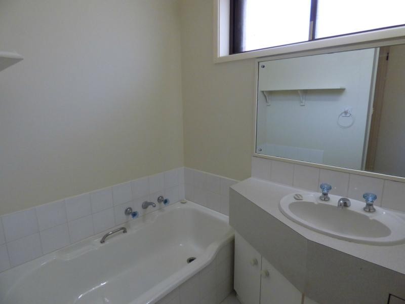 44 Monds Avenue, Benalla VIC 3672