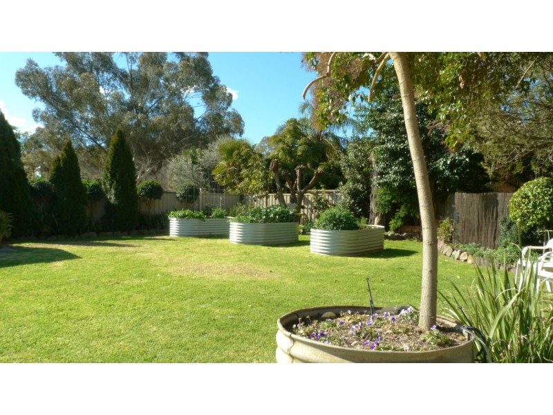 1 Lakeview Close, Benalla VIC 3672