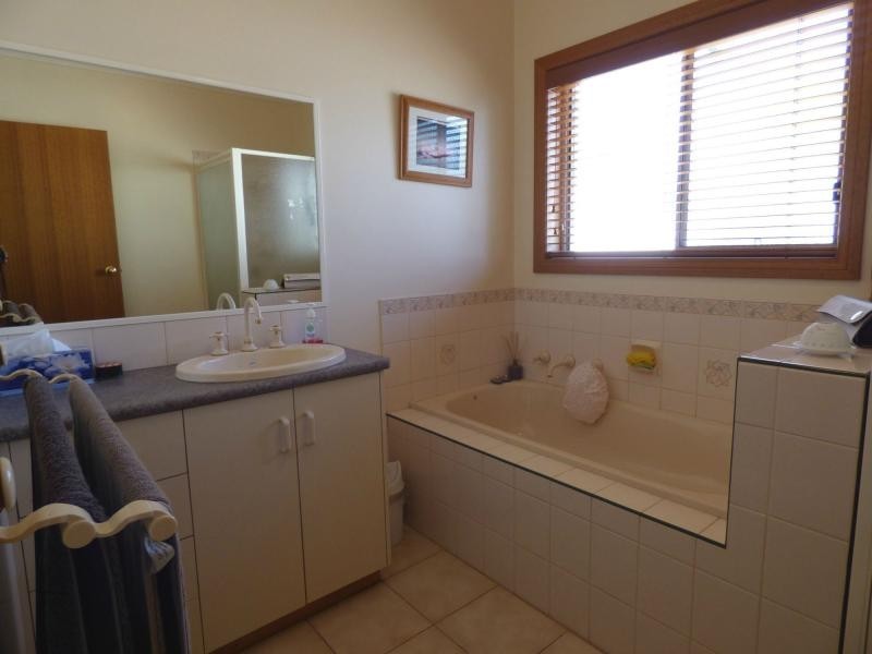 7 Grubissa Court, Benalla VIC 3672