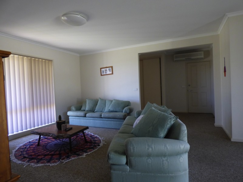 1/1-3 Peppermint Pl, Benalla VIC 3672