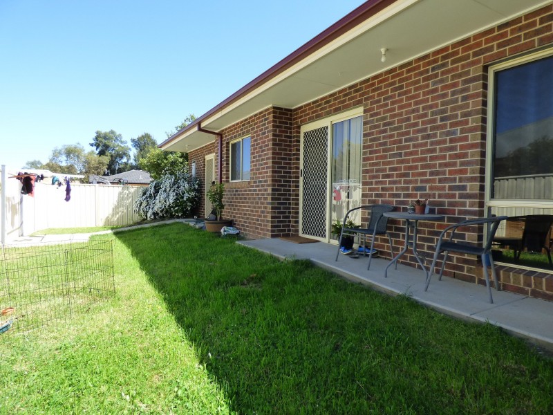 1/1-3 Peppermint Pl, Benalla VIC 3672