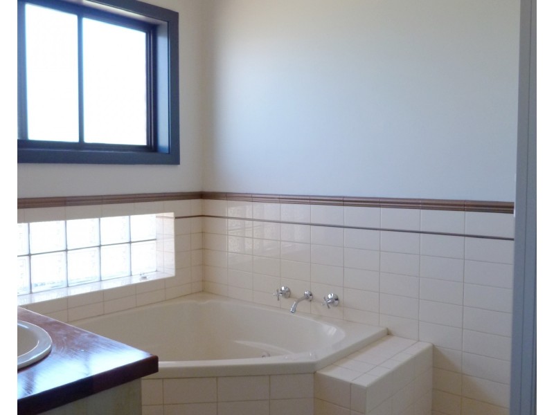 92 Coish Ave, Benalla VIC 3672