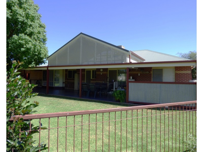 8 Park Pl, Benalla VIC 3672