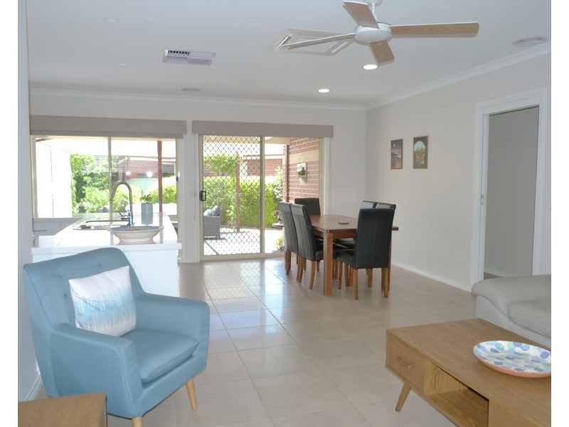 8 Park Pl, Benalla VIC 3672