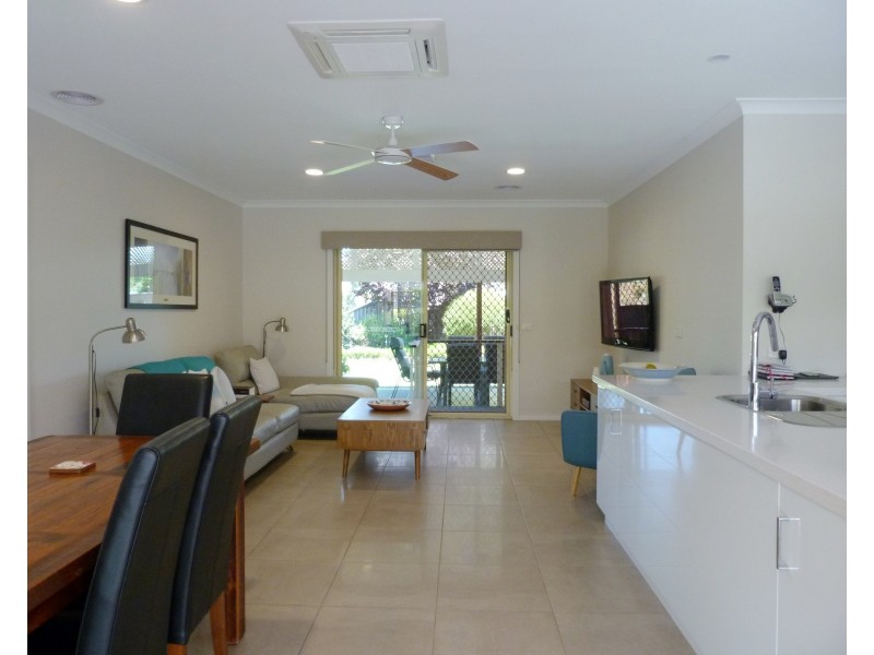 8 Park Pl, Benalla VIC 3672