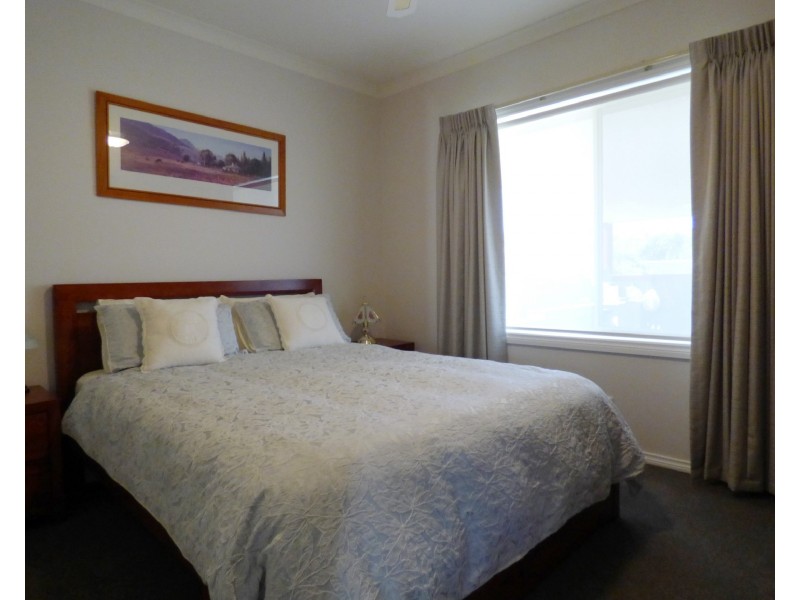 8 Park Pl, Benalla VIC 3672