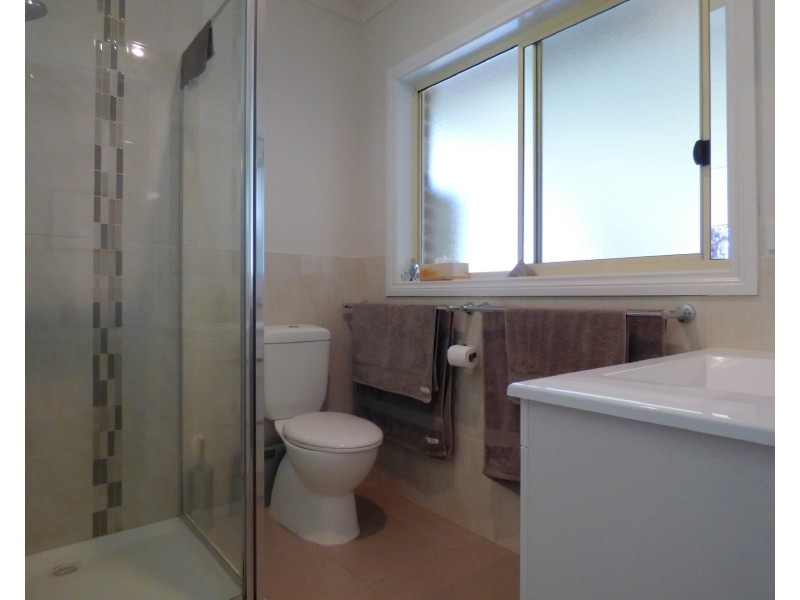 8 Park Pl, Benalla VIC 3672