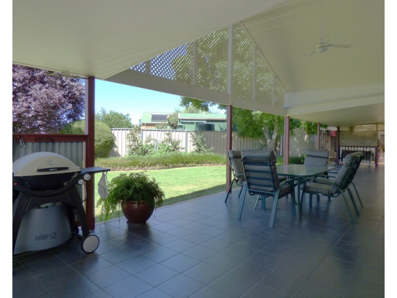 8 Park Pl, Benalla VIC 3672