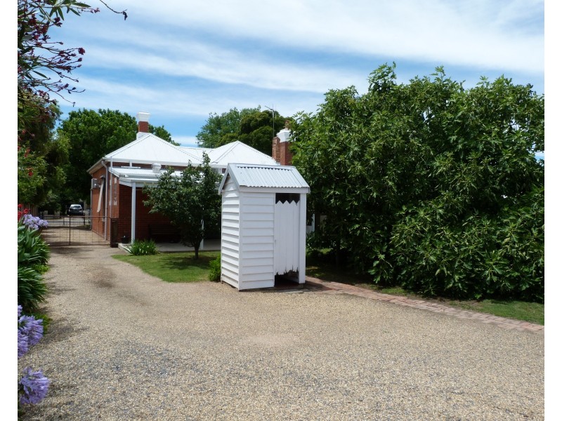 14 Nixon St, Benalla VIC 3672