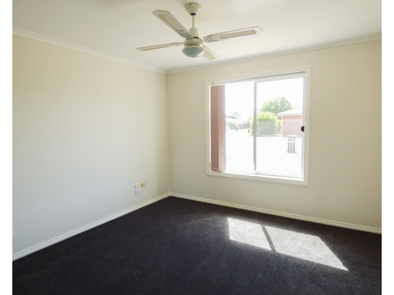 4 Bourke Dr, Benalla VIC 3672