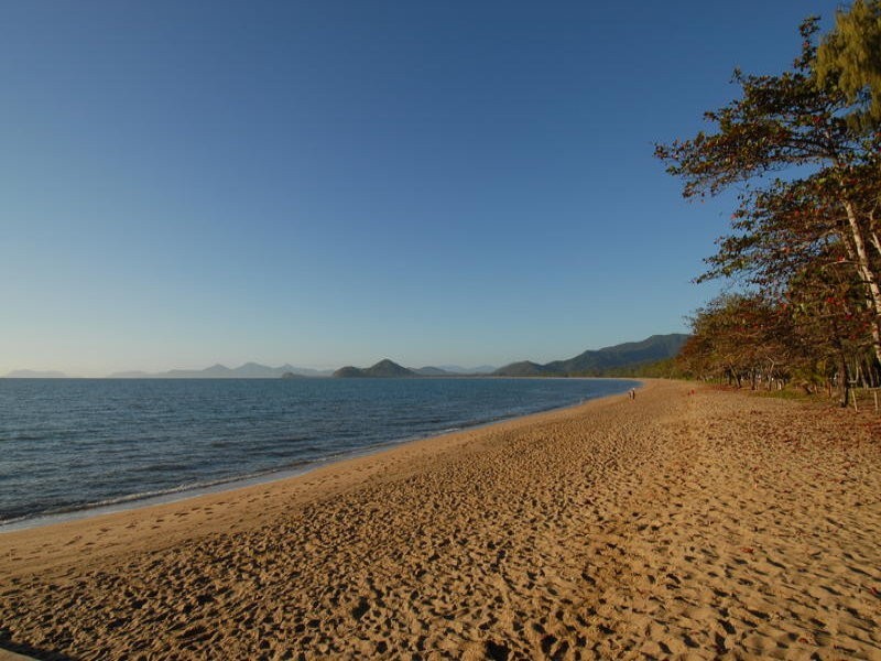 3 Silver Close, Palm Cove QLD 4879