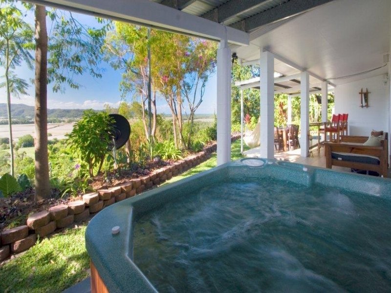 13 Somerset Drive, Miallo QLD 4873