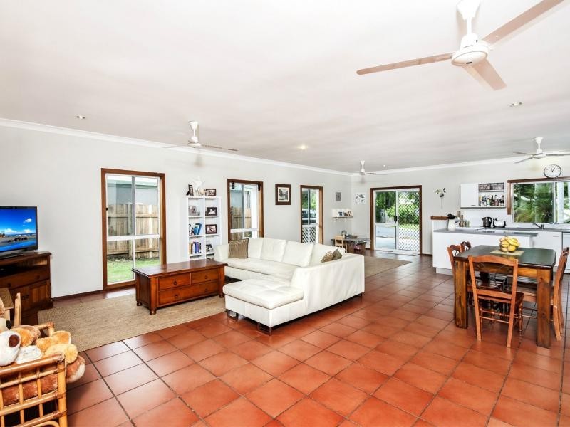 16 Ribbon Avenue, Port Douglas QLD 4877