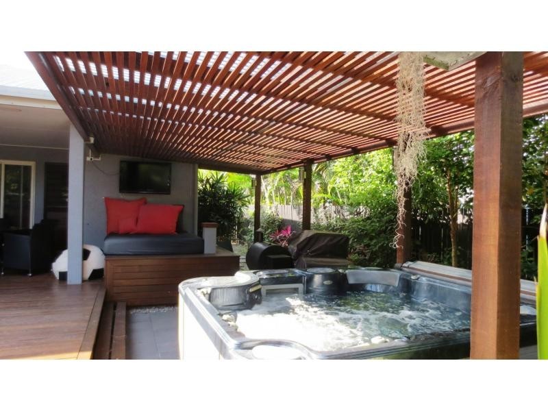 5 Cooya Beach Rd, Cooya Beach QLD 4873