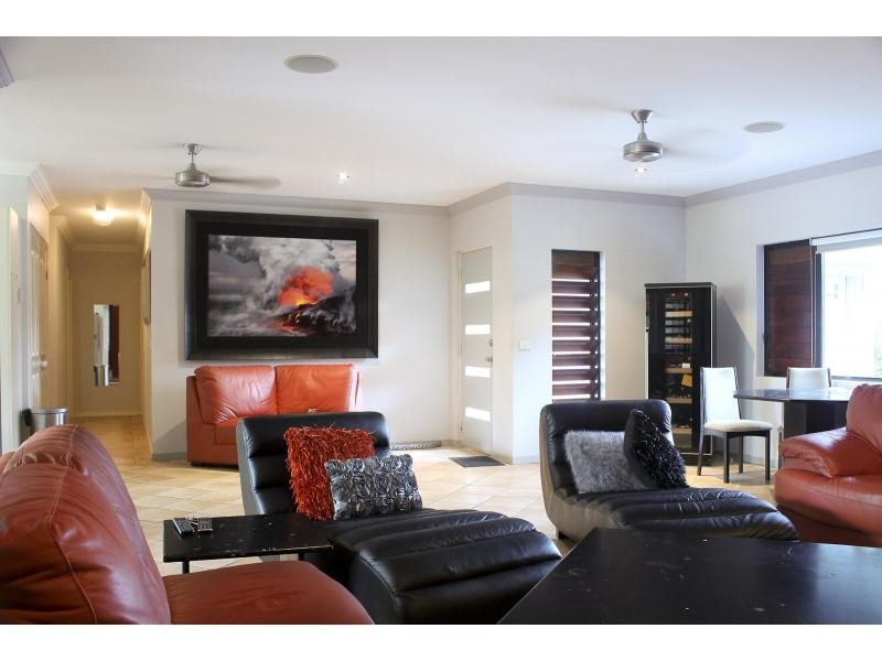 5 Cooya Beach Rd, Cooya Beach QLD 4873