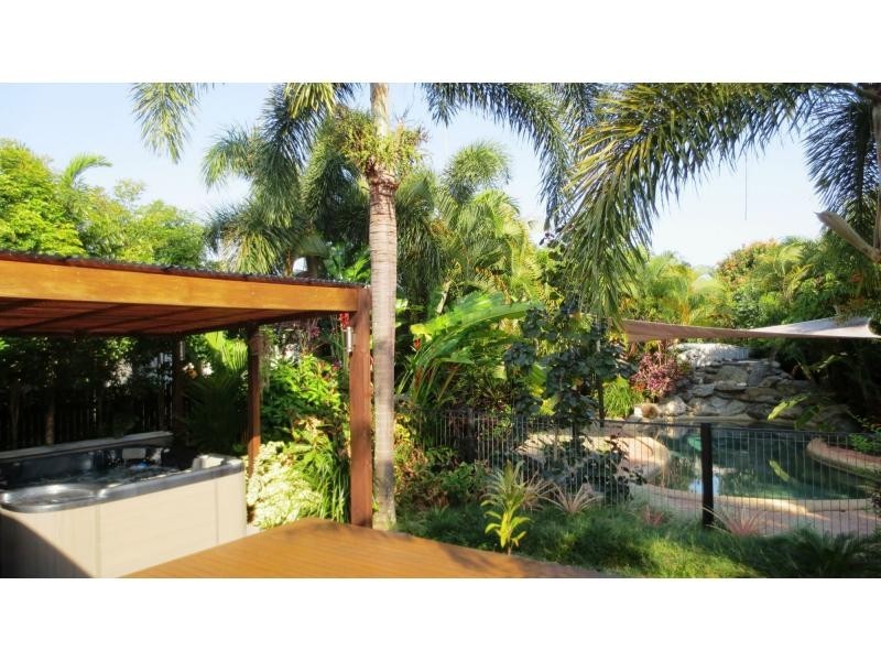 5 Cooya Beach Rd, Cooya Beach QLD 4873