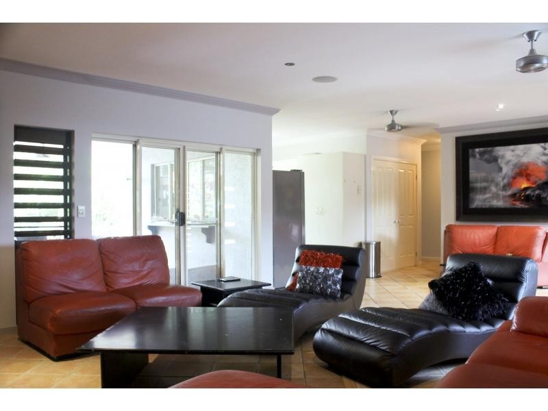 5 Cooya Beach Rd, Cooya Beach QLD 4873