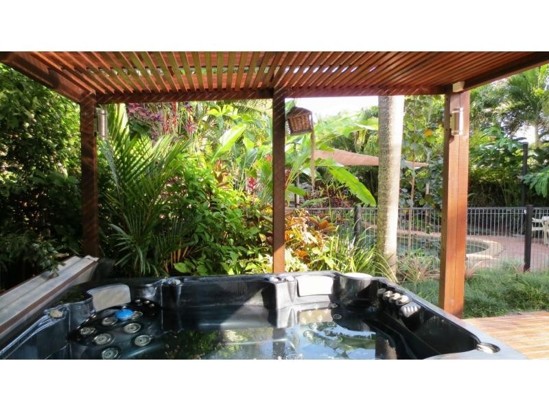 5 Cooya Beach Rd, Cooya Beach QLD 4873