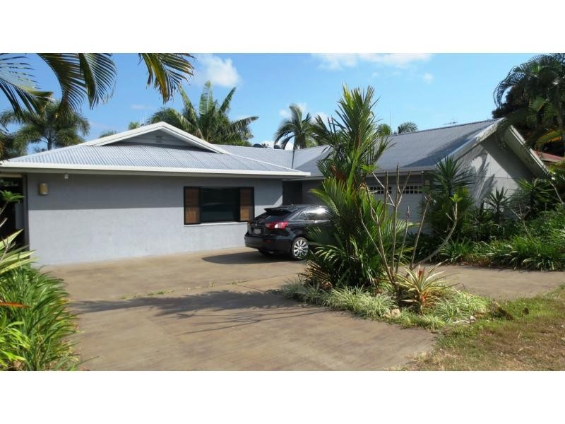5 Cooya Beach Rd, Cooya Beach QLD 4873
